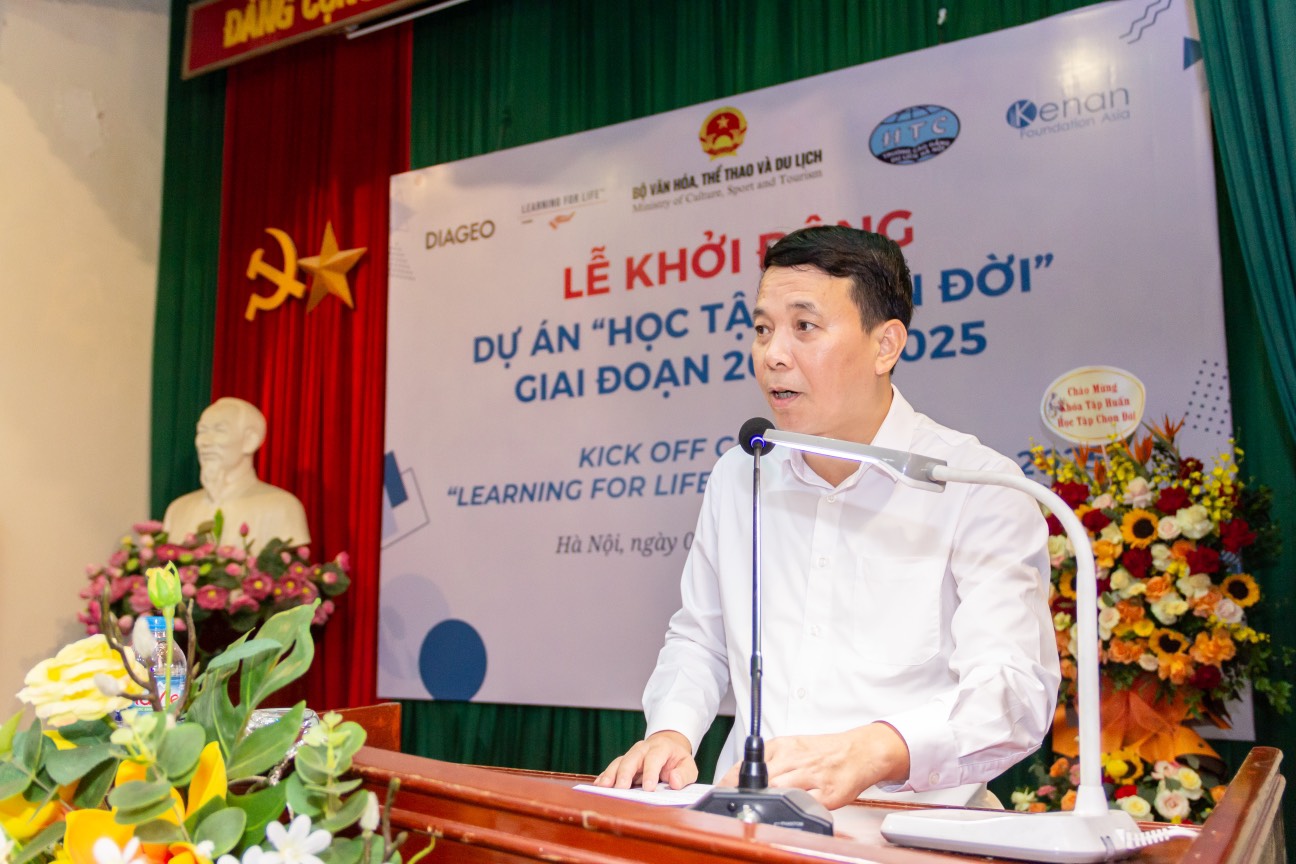 Ông Trịnh Cao Khải, Bí thư Đảng ủy, Hiệu trưởng Trường Cao đẳng Du lịch Hà Nội phát biểu tại lễ khởi động Dự án.